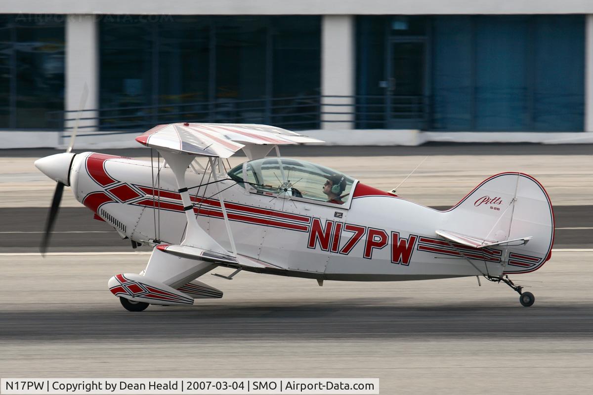 N17PW, 1988 Christen Pitts S-2B Special C/N 5148, Lyle Shelton's 1988 Pitts S-2B on landing rollout on RWY 21. This plane can be rented from Blue Skies Aviation at Van Nuys Airport.