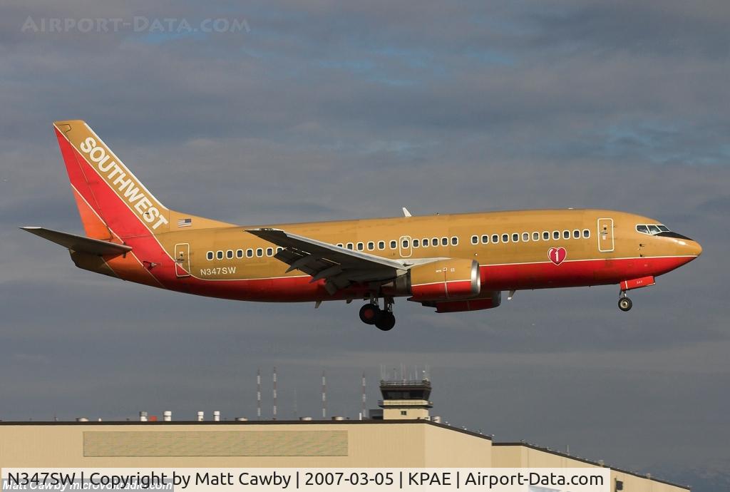 N347SW, 1989 Boeing 737-3H4 C/N 24374, Landing at Paine Field