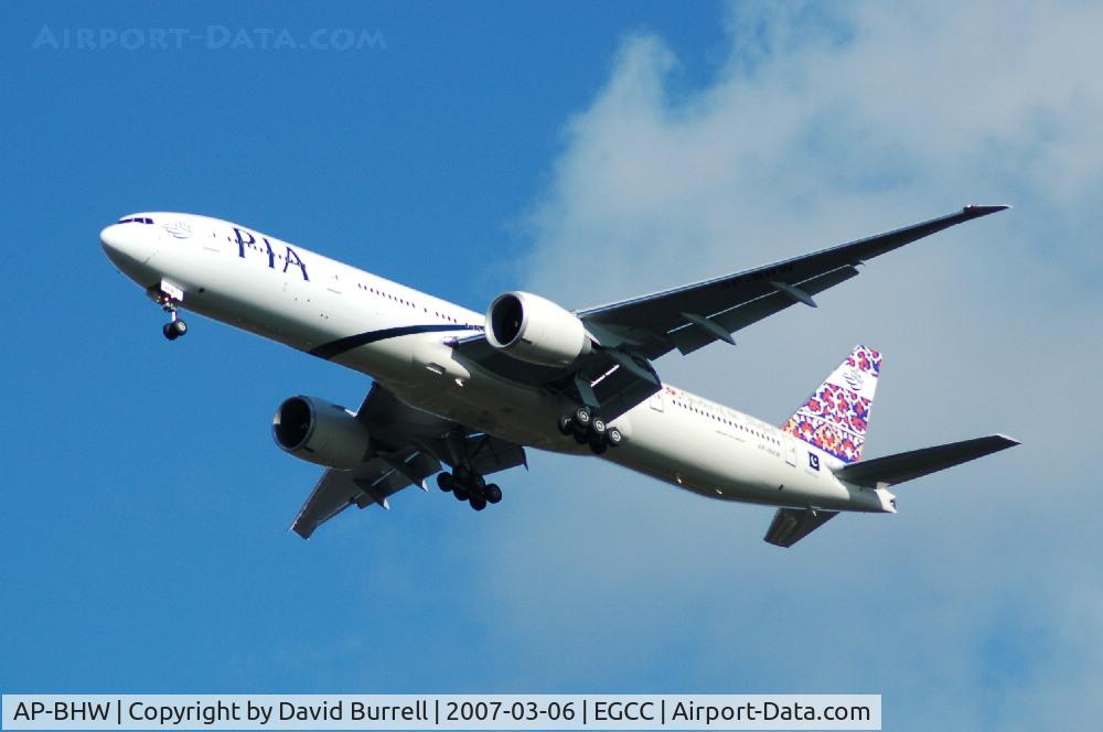 AP-BHW, 2007 Boeing 777-340/ER C/N 33779, PIA - Landing