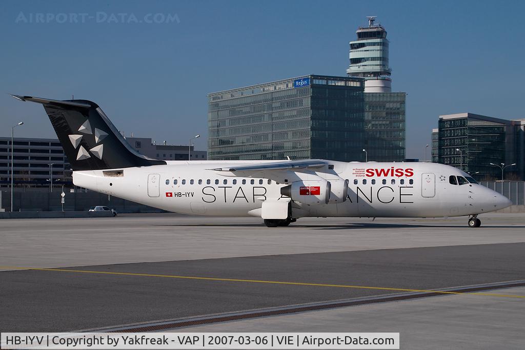HB-IYV, 2000 British Aerospace Avro 146-RJ100 C/N E3377, Swiss BAe146 in Star Alliance colors
