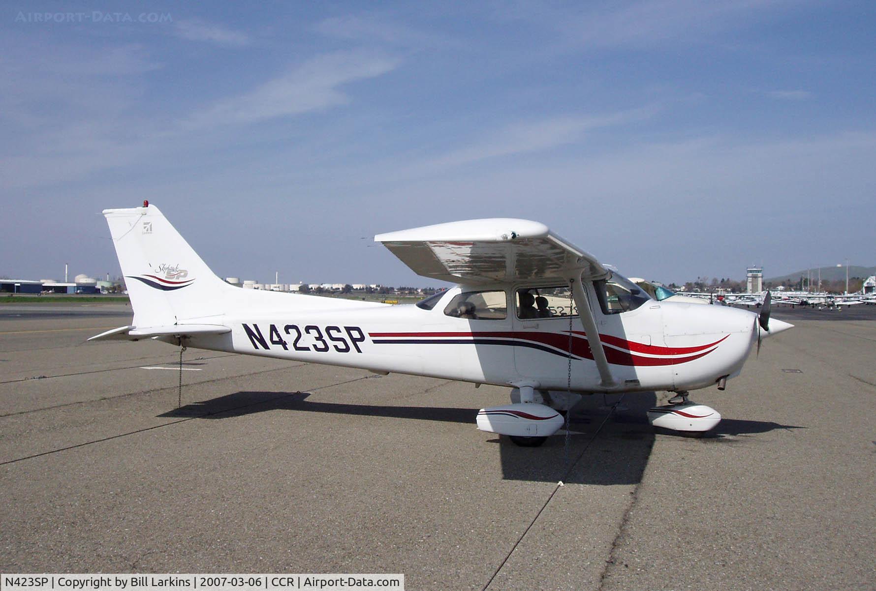 N423SP, 2000 Cessna 172S C/N 172S8352, Visitor from Santa Rosa.