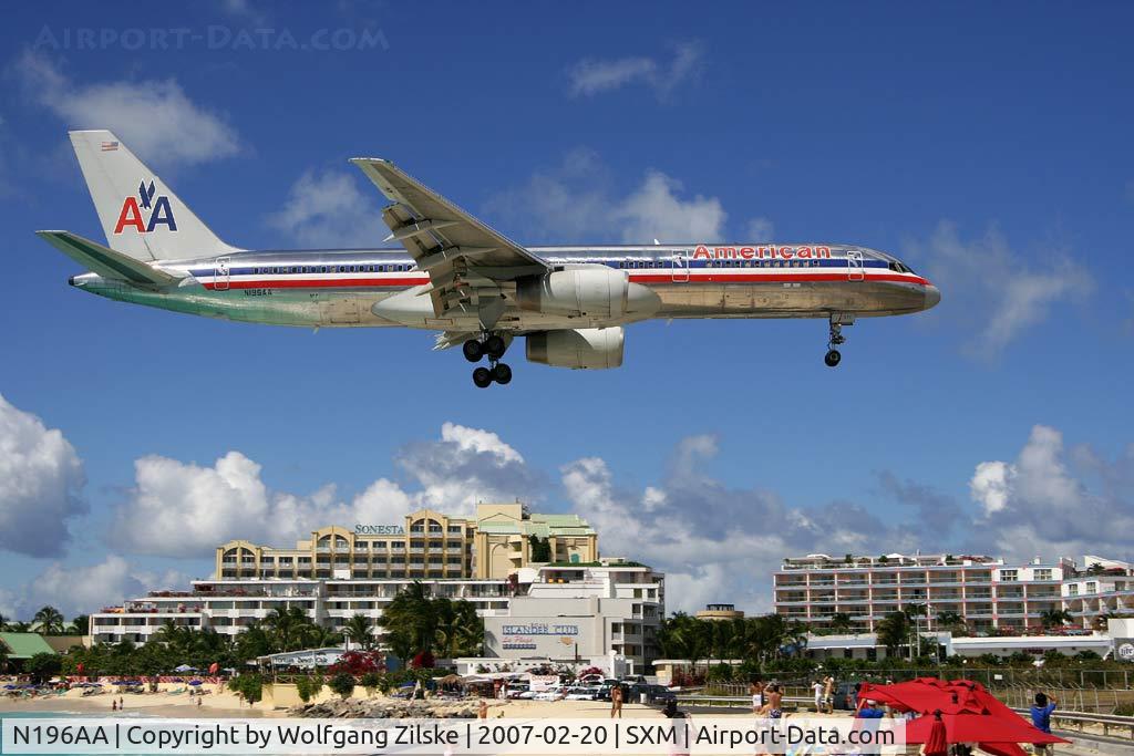 N196AA, 2001 Boeing 757-223 C/N 32390, visitor