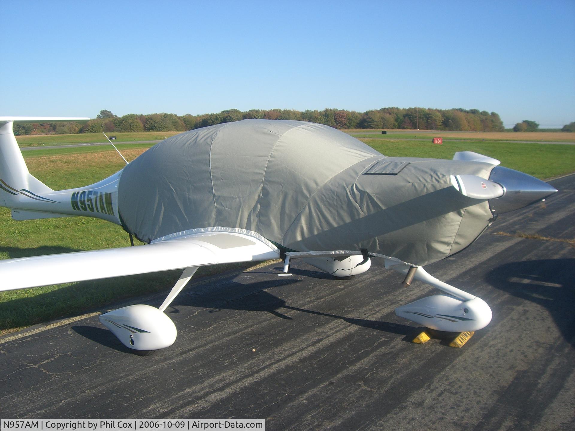 N957AM, 2006 Diamond DA-40 Diamond Star C/N 40.657, N957AM undercover