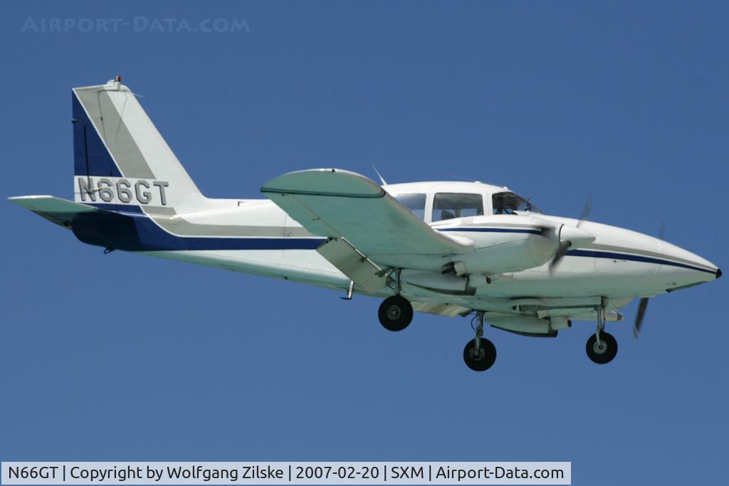 N66GT, 1968 Piper PA-23-250 C/N 27-4001, visitor