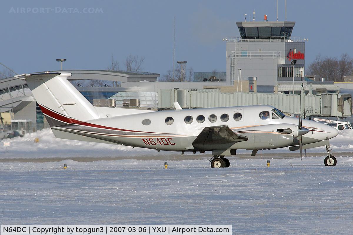 N64DC, 1979 Beech 200 Super King Air C/N BB-492, Taxiing onto RWY33 for departure.