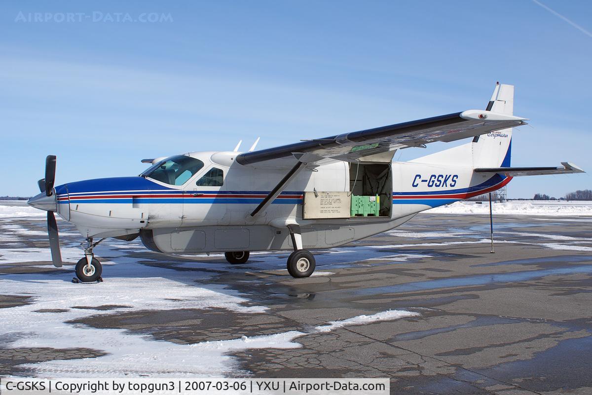C-GSKS, 1999 Cessna 208B Grand Caravan C/N 208B0762, Parked at ESSO ramp.