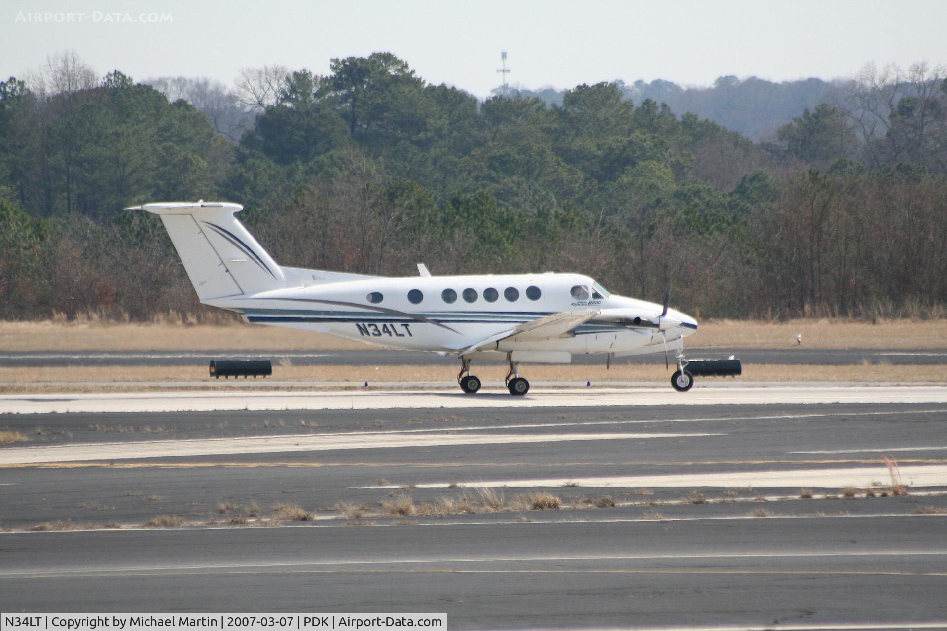 N34LT, 1992 Beech B200 King Air C/N BB-1437, Landing Runway 20L
