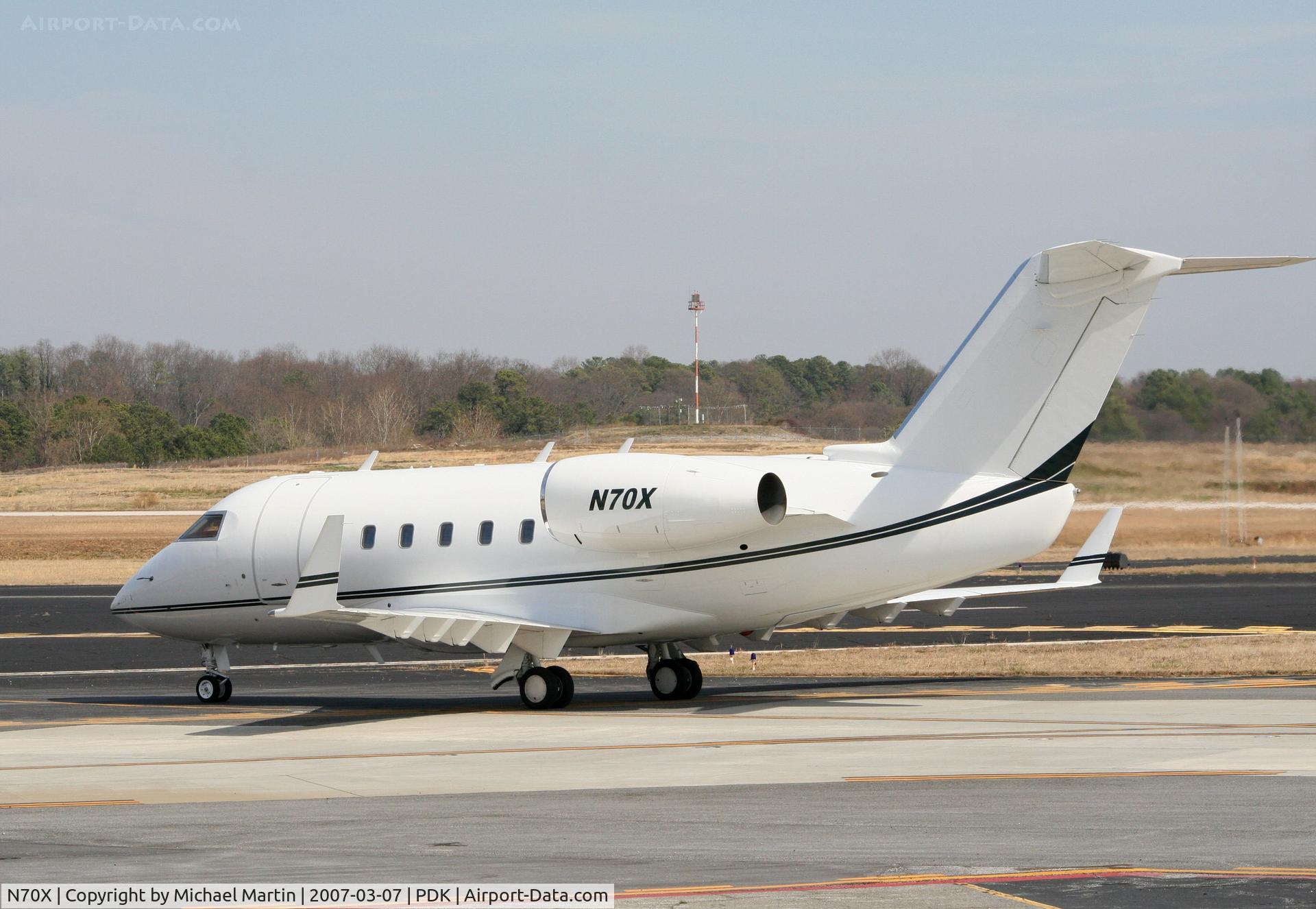 N70X, 1981 Canadair Challenger 600 (CL-600-1A11) C/N 1032, Taxing to Signature Flight Services