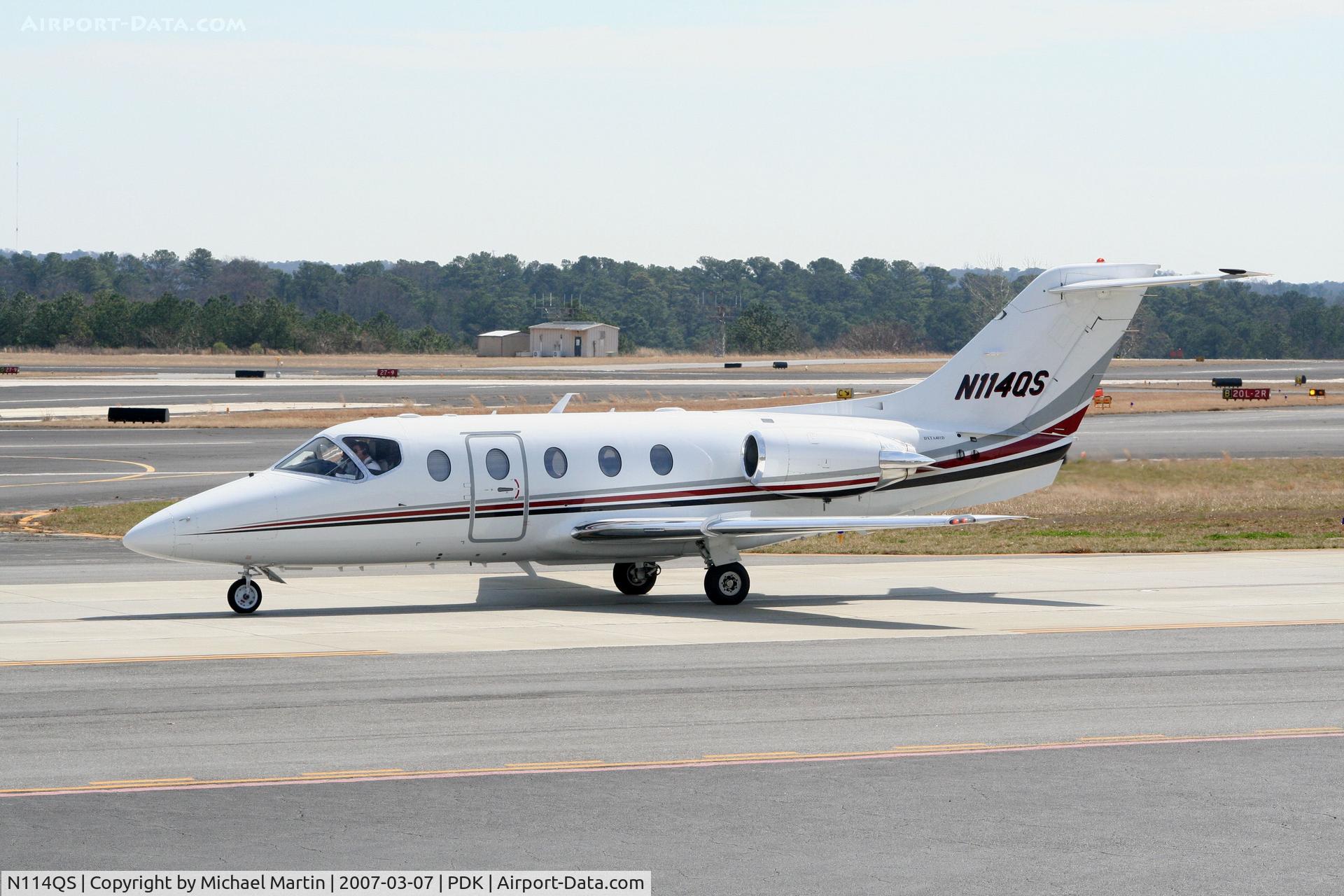 N114QS, 2007 Raytheon Beechjet 400A C/N RK-469, Taxing to Runway 20L