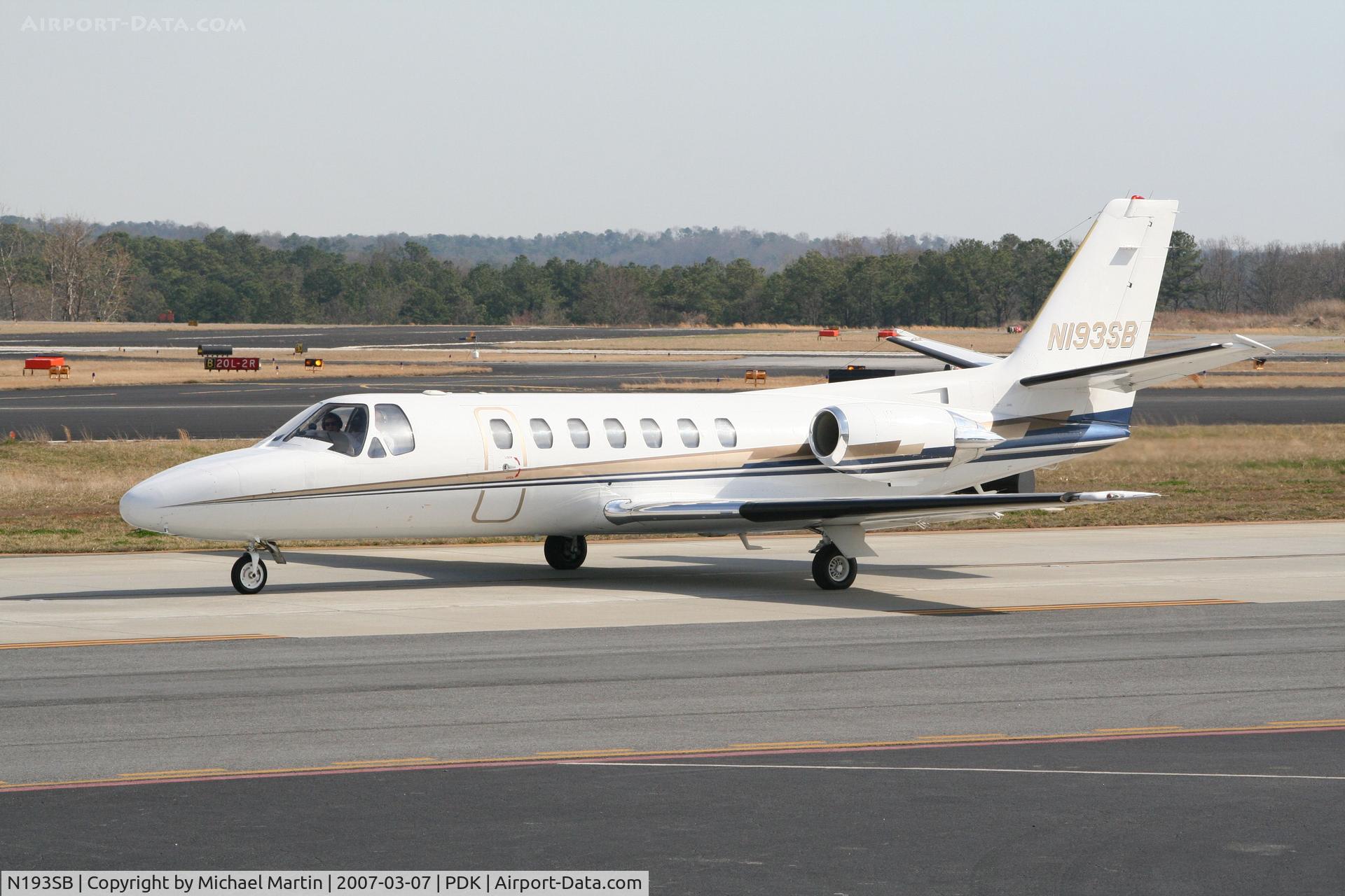 N193SB, Cessna 560XL C/N 560-6019, Taxing to Runway 20L