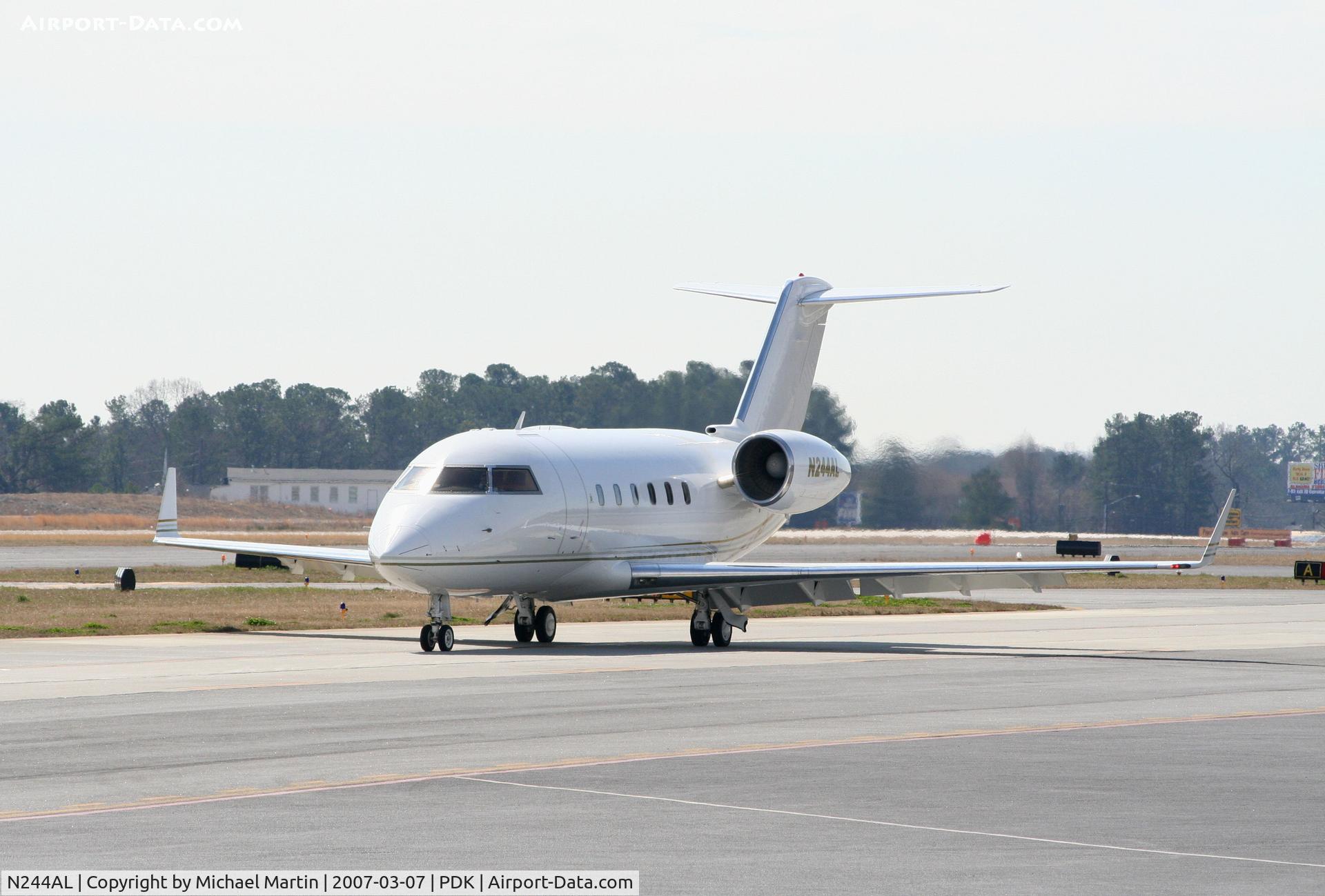 N244AL, 1981 Canadair Challenger 600 (CL-600-1A11) C/N 1005, Taxing to Signature Flight Services