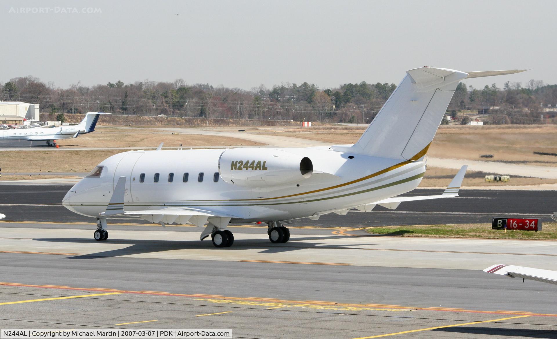 N244AL, 1981 Canadair Challenger 600 (CL-600-1A11) C/N 1005, Taxing to Signature Flight Services