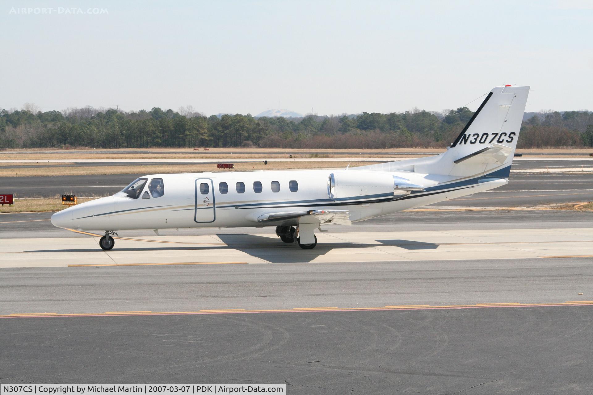 N307CS, 2001 Cessna 550 Citation II C/N 550-0974, Taxing to Signature Flight Services