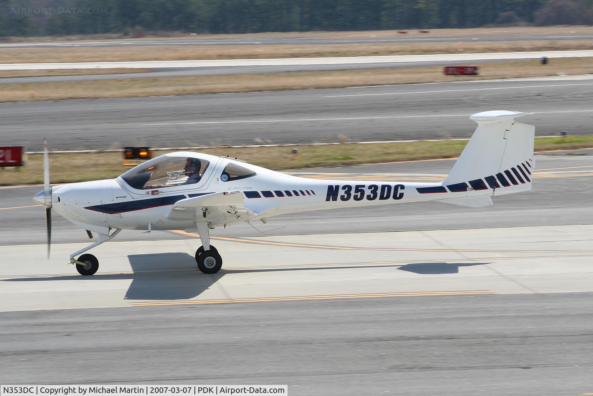 N353DC, 2005 Diamond DA-20C-1 Eclipse C/N C0353, Taxing to Runway 20R