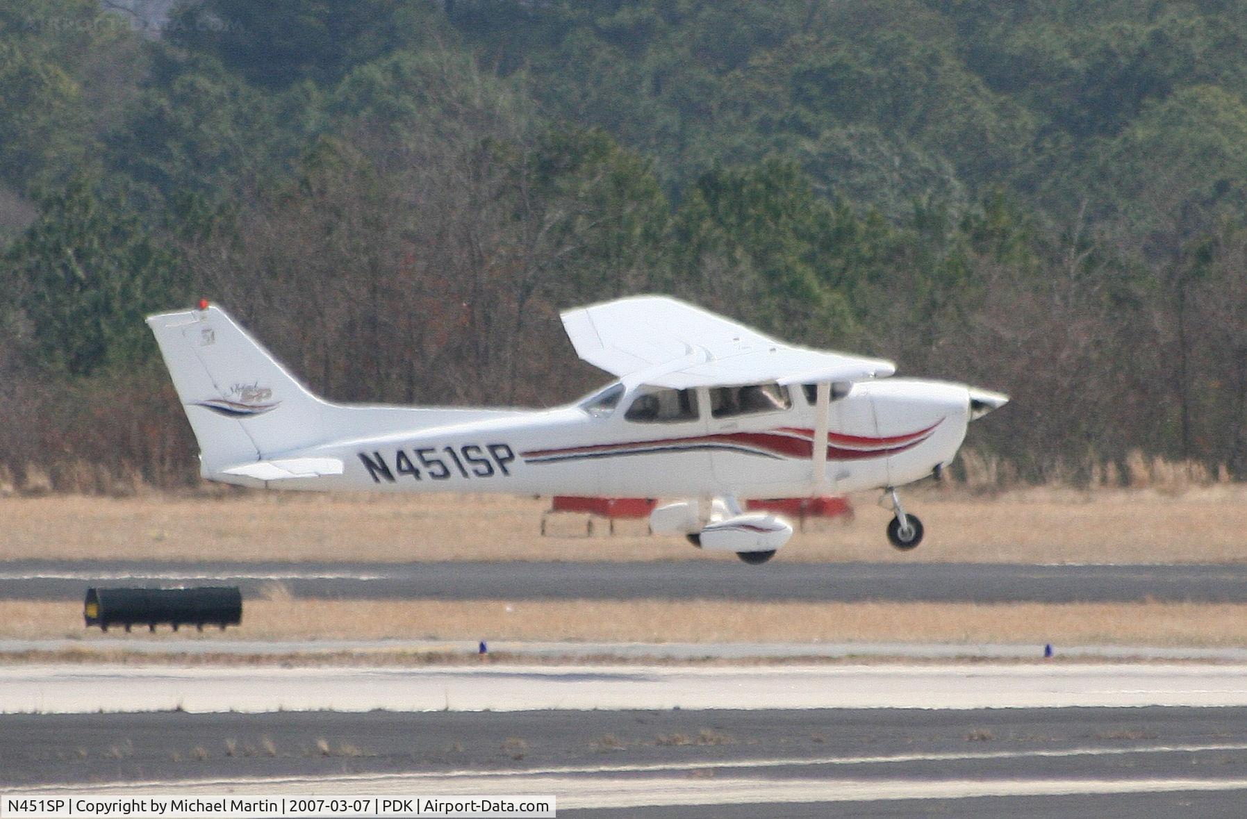 N451SP, 1999 Cessna 172S C/N 172S8316, Departing PDK enroute to DKX