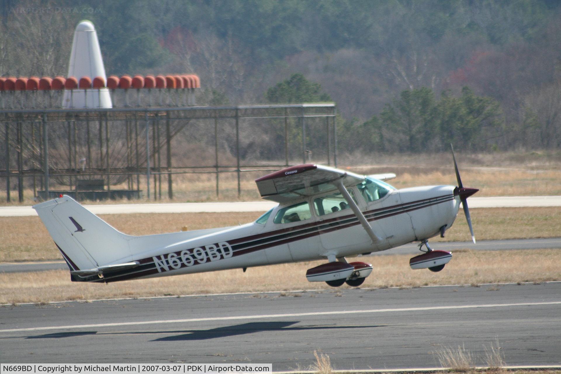 N669BD, Cessna 172N C/N 17270579, Departing Runway 20R