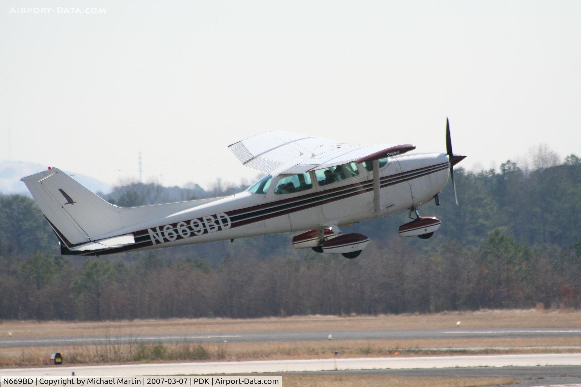 N669BD, Cessna 172N C/N 17270579, Departing Runway 20R