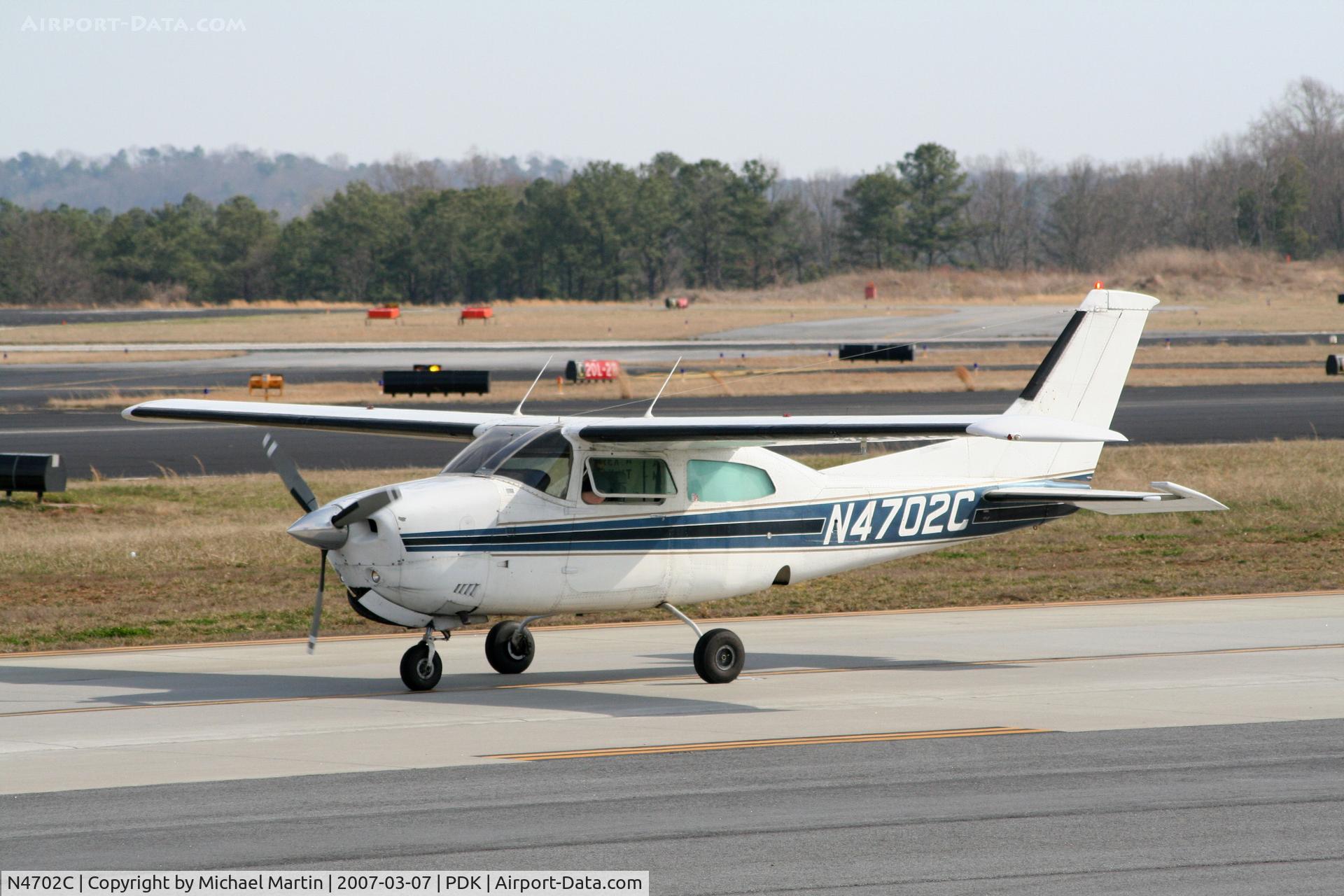 N4702C, 1979 Cessna T210N Turbo Centurion C/N 21063591, Taxing to Epps Air Service
