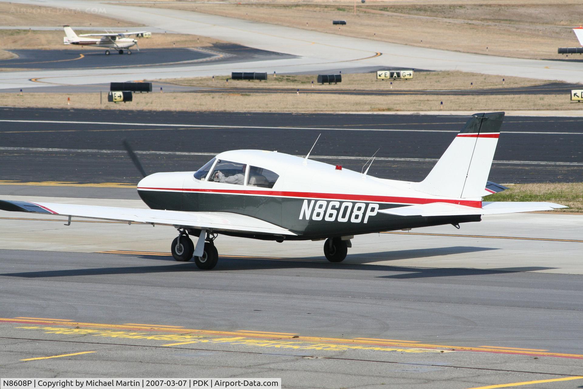 N8608P, 1964 Piper PA-24-260 Comanche C/N 24-4062, Stopping in to dine at the Downwind Resturaunt