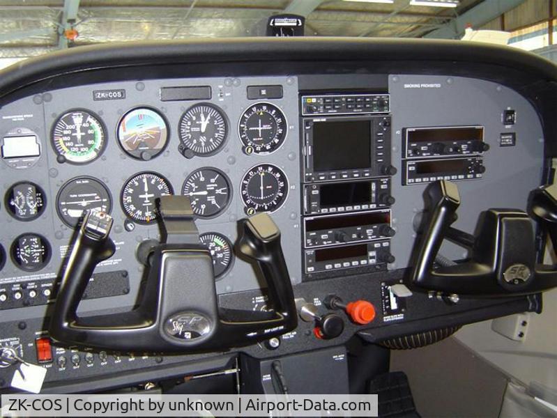 ZK-COS, 2004 Cessna 172S C/N 172S9752, 2004 CESSNA 172SP - panel