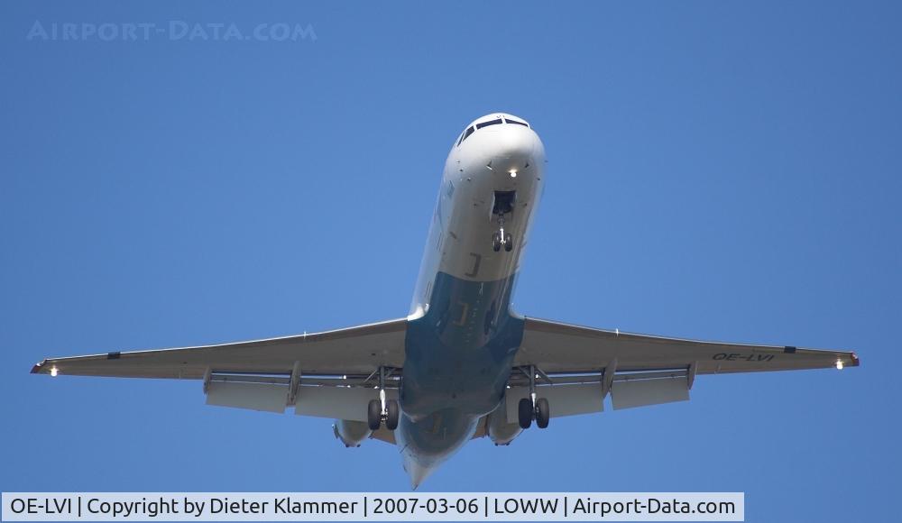 OE-LVI, 1993 Fokker 100 (F-28-0100) C/N 11468, Finale for RWY 11