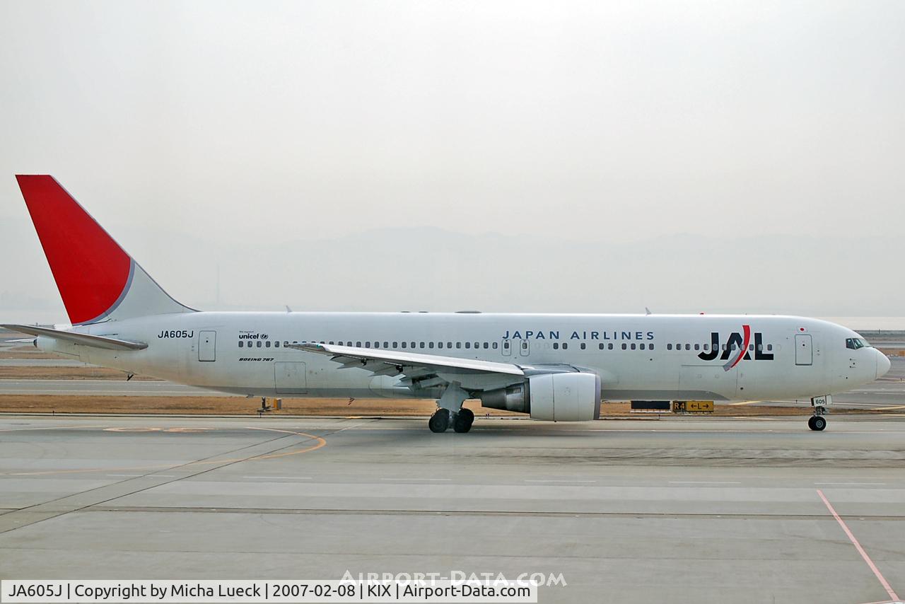 JA605J, Boeing 767-346/ER C/N 33494, Taxiing to the runway