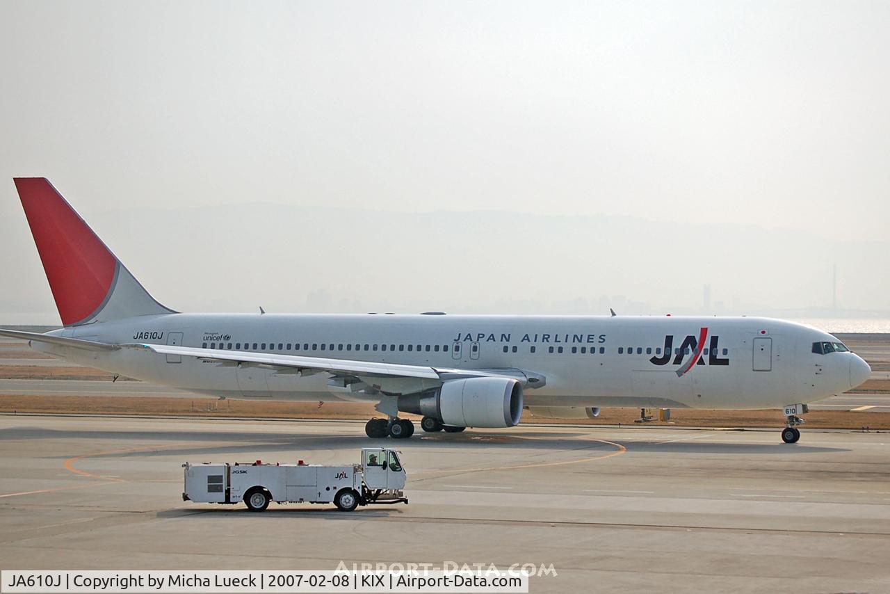 JA610J, 2004 Boeing 767-346/ER C/N 33846, Push-back completed