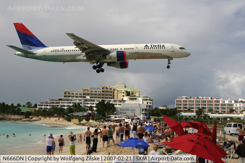 N666DN, 1991 Boeing 757-232 C/N 25034, visitor