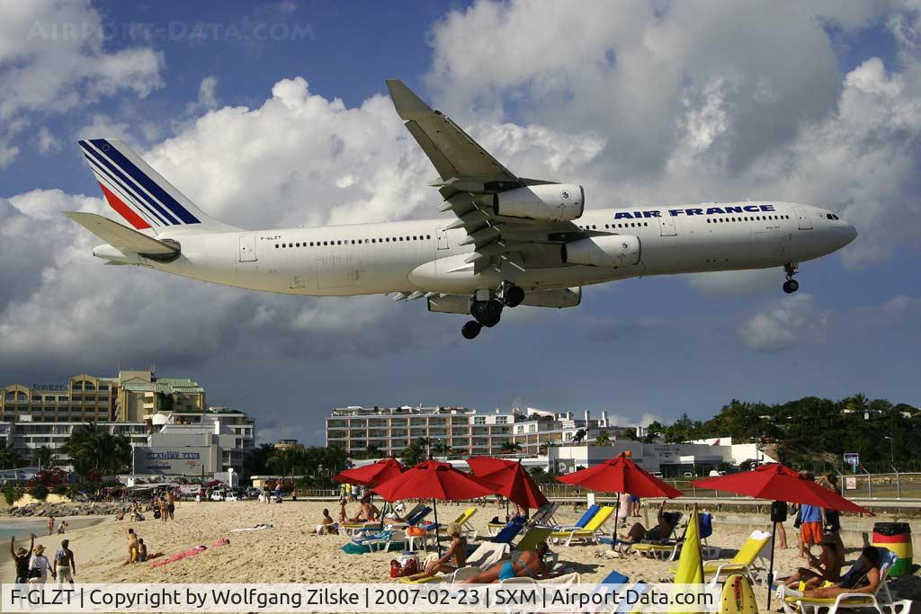 F-GLZT, 2000 Airbus A340-313X C/N 319, visitor