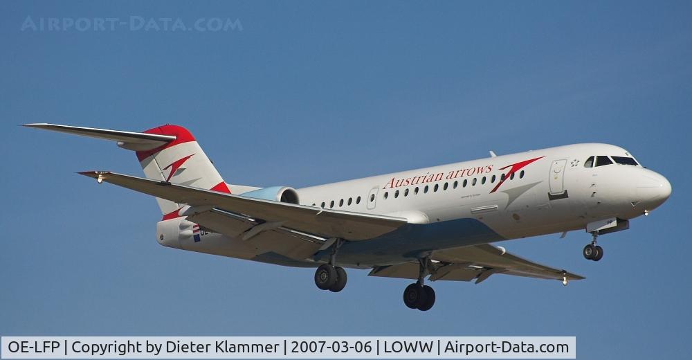 OE-LFP, Fokker 70 (F-28-0070) C/N 11560, Finale for RWY 11