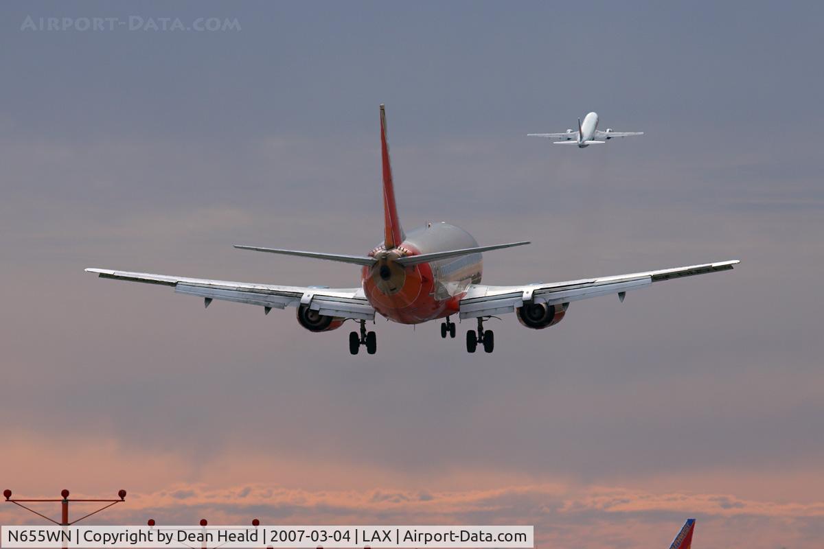 N655WN, 1997 Boeing 737-3H4 C/N 28400, Southwest Airlines N655WN (FLT SWA1581) from Norman Y Mineta San Jose Int'l (KSJC) landing on RWY 24R, while America West (FLT AWE596) climbs out from RWY 24L enroute to Phoenix Sky Harbor Int'l (KPHX).