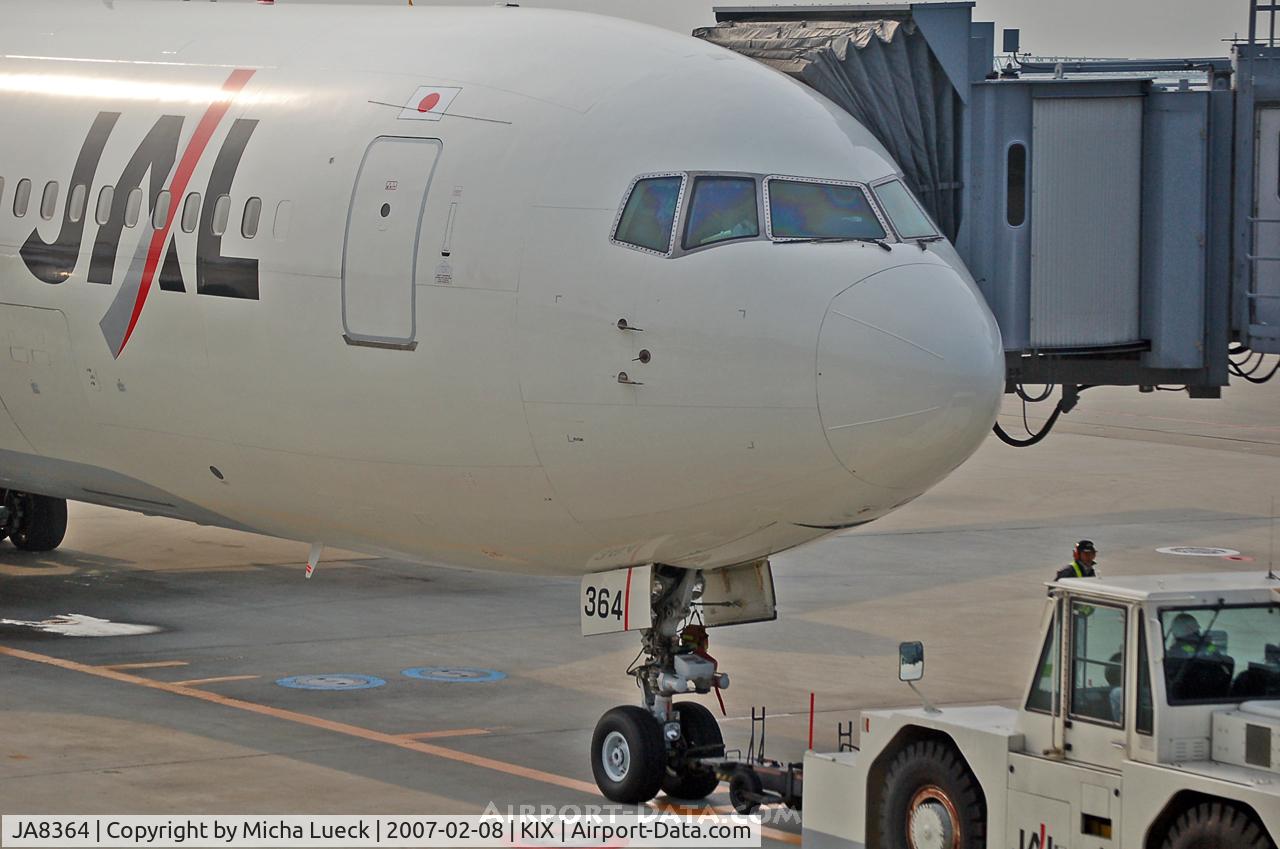 JA8364, Boeing 767-346 C/N 24782, Nose