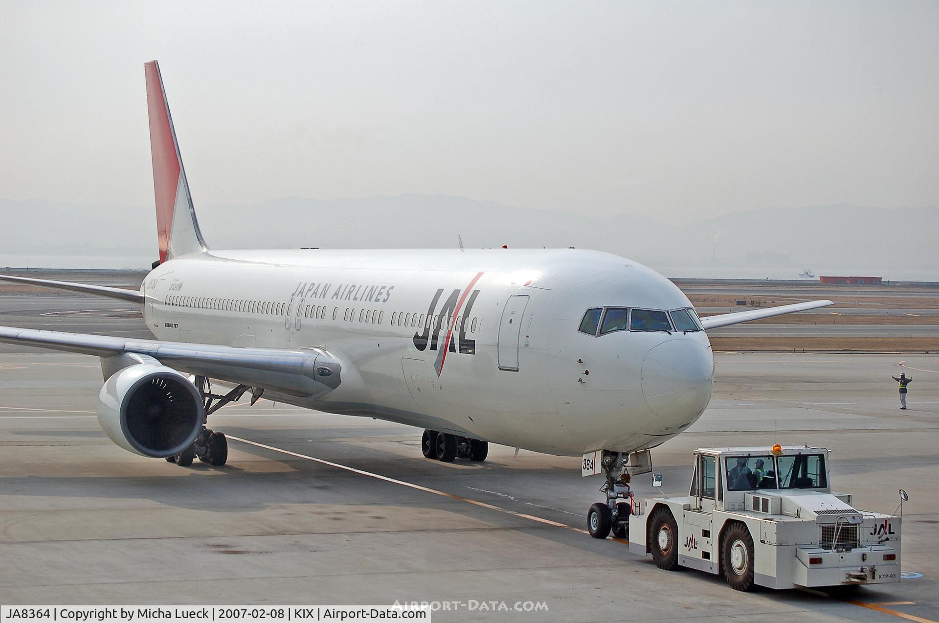 JA8364, Boeing 767-346 C/N 24782, Push-back
