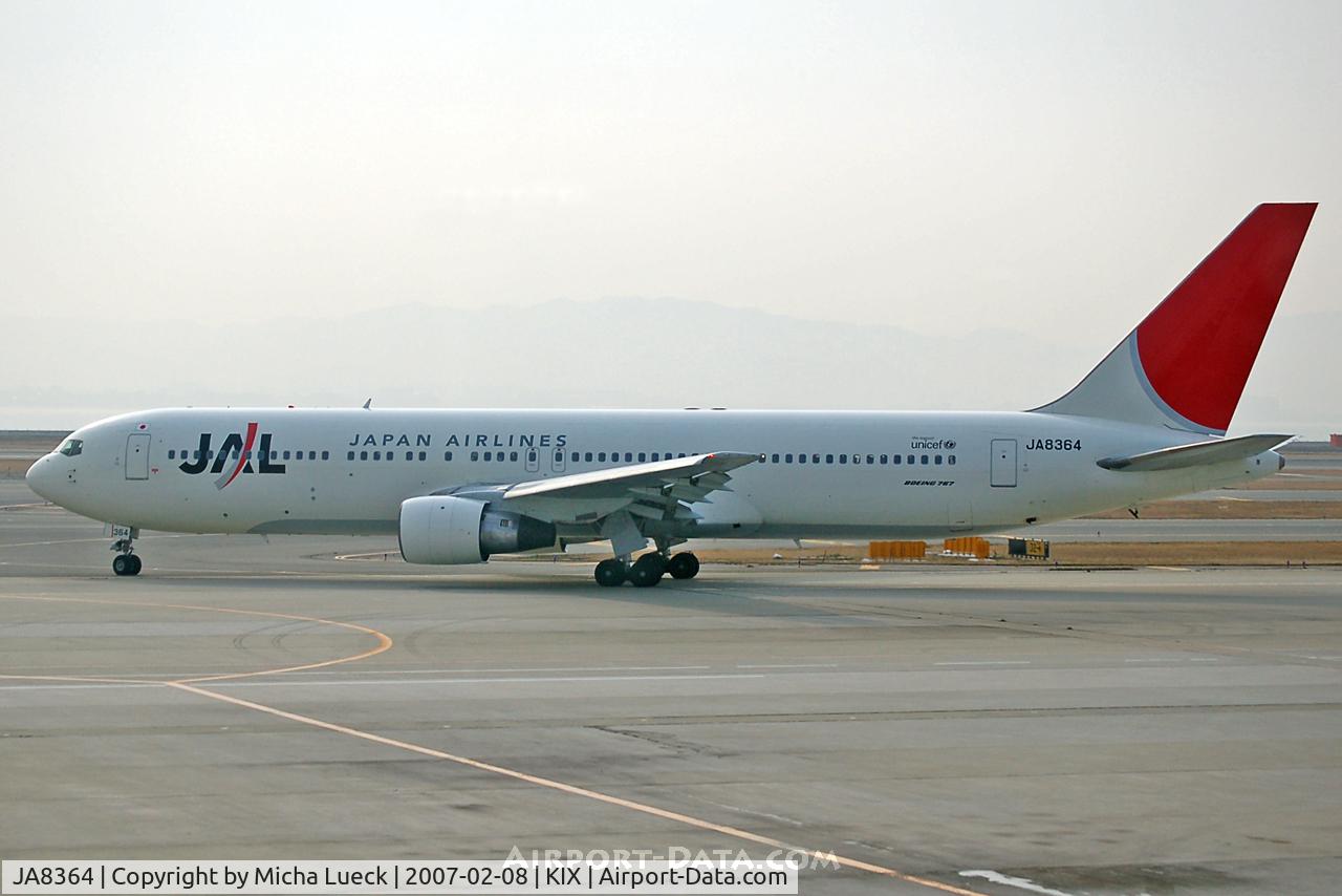 JA8364, Boeing 767-346 C/N 24782, Taxiing to the runway