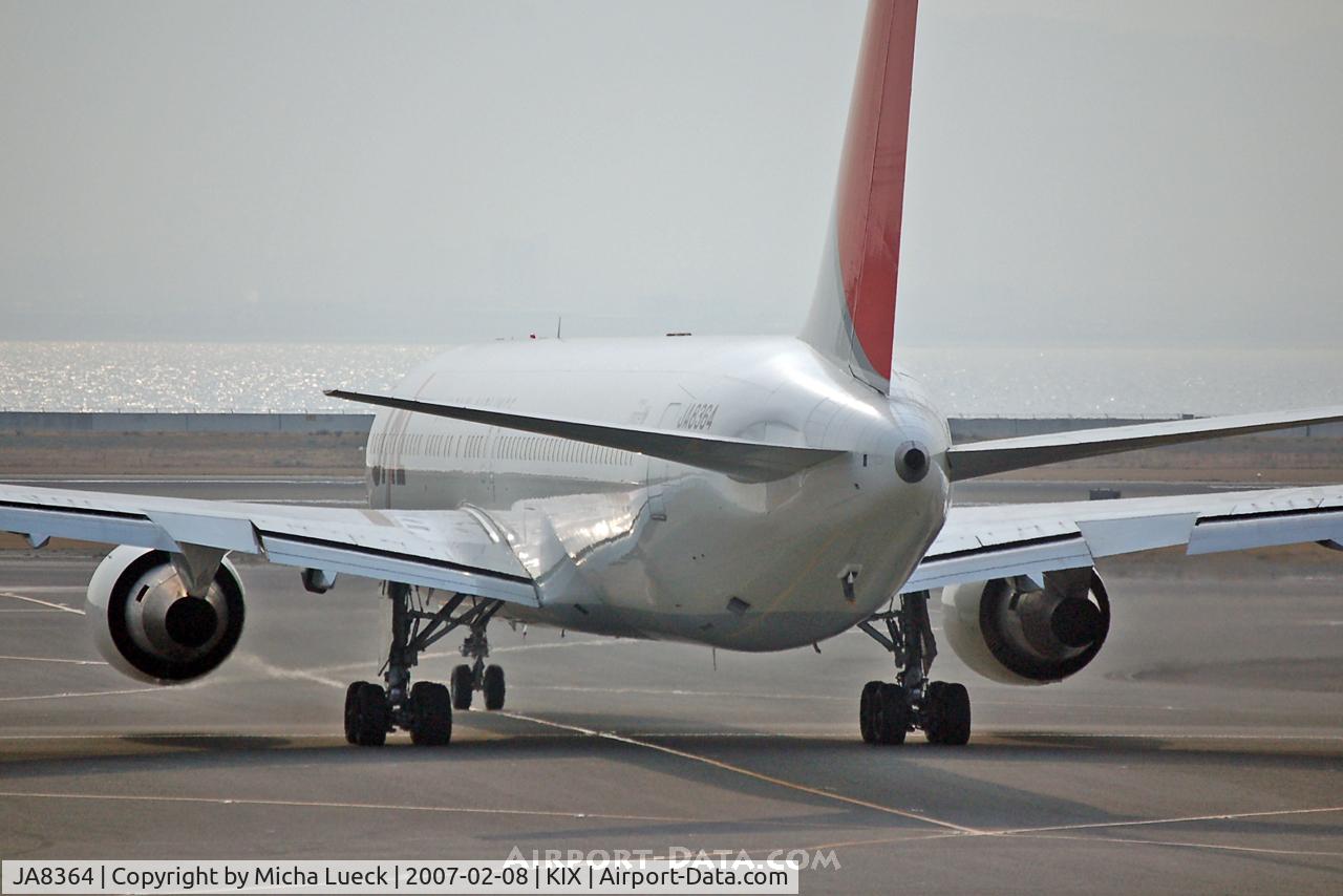 JA8364, Boeing 767-346 C/N 24782, backside ;-)