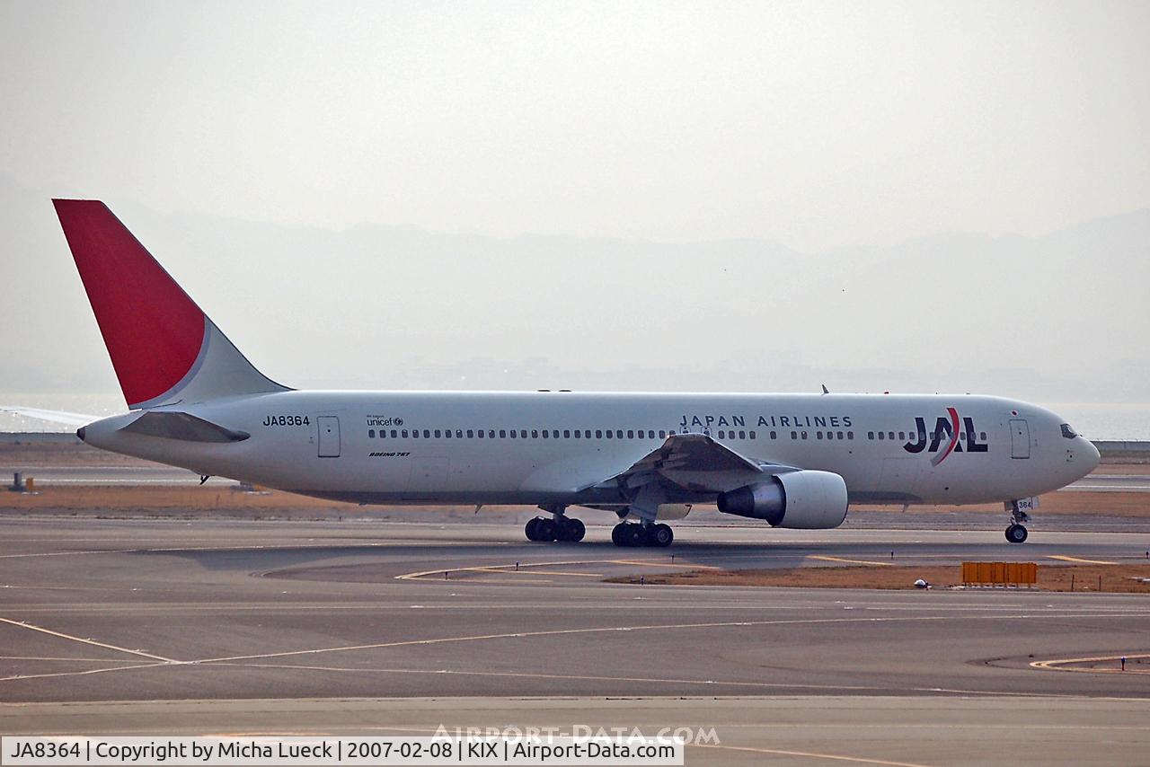 JA8364, Boeing 767-346 C/N 24782, Taxiing to the runway