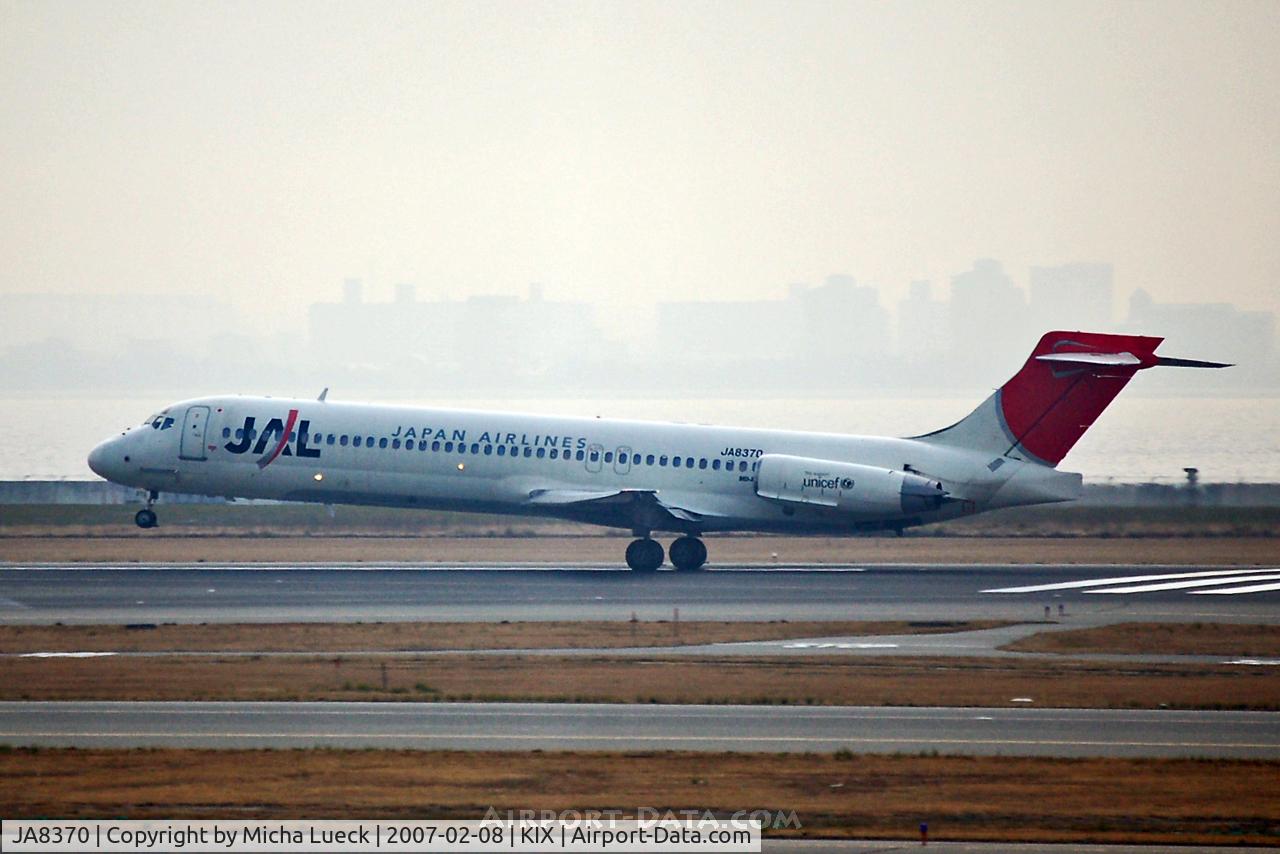 JA8370, 1991 McDonnell Douglas MD-87 (DC-9-87) C/N 53039, Taking off