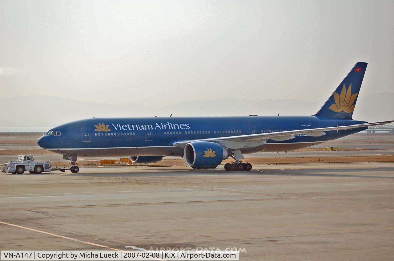 VN-A147, 1998 Boeing 777-2Q8/ER C/N 27607, Push-back