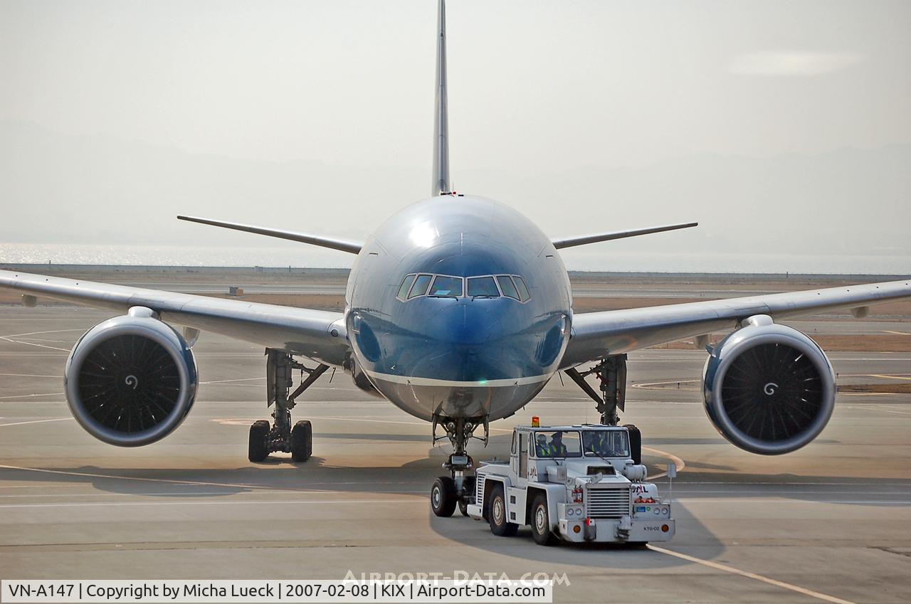 VN-A147, 1998 Boeing 777-2Q8/ER C/N 27607, Push-back
