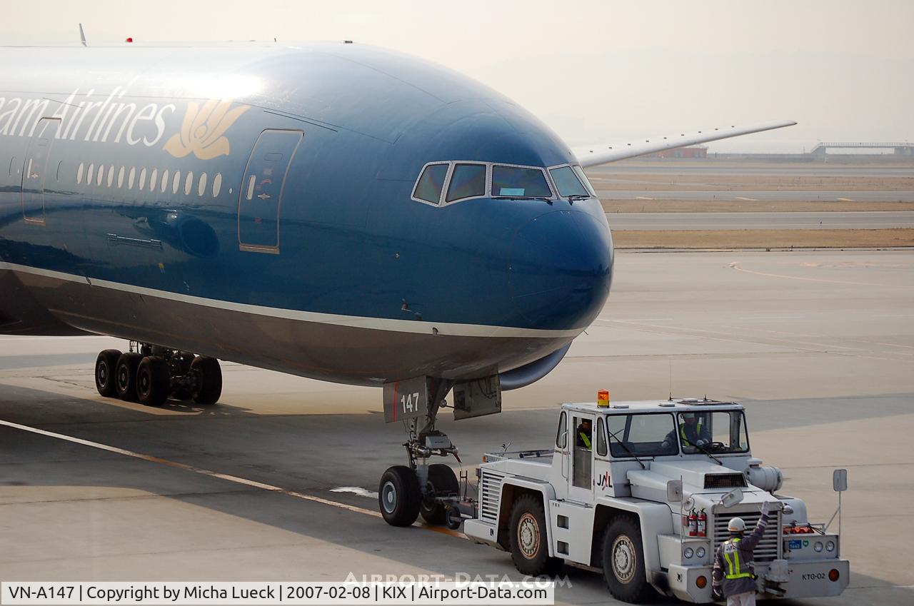 VN-A147, 1998 Boeing 777-2Q8/ER C/N 27607, Push-back