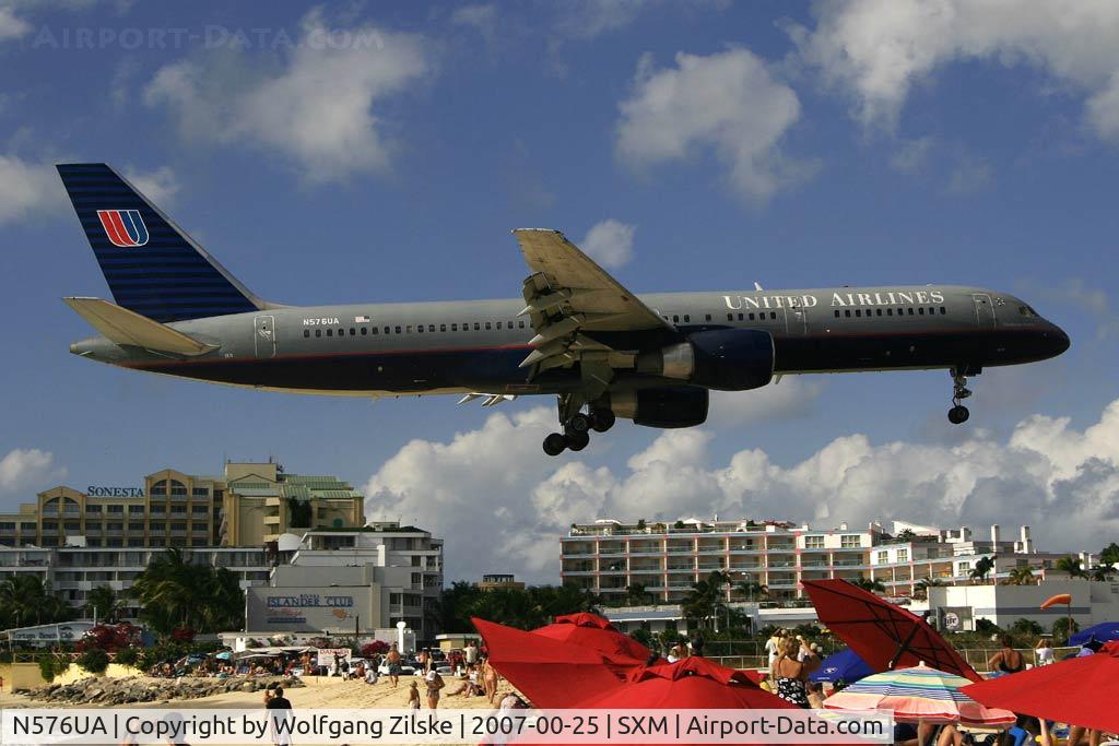 N576UA, 1993 Boeing 757-222 C/N 26690, visitor