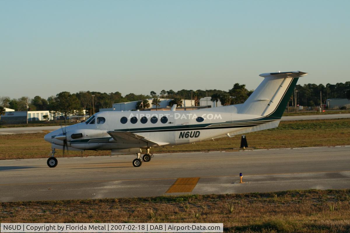 N6UD, 1982 Beech 200 C/N BB-1055, Braun