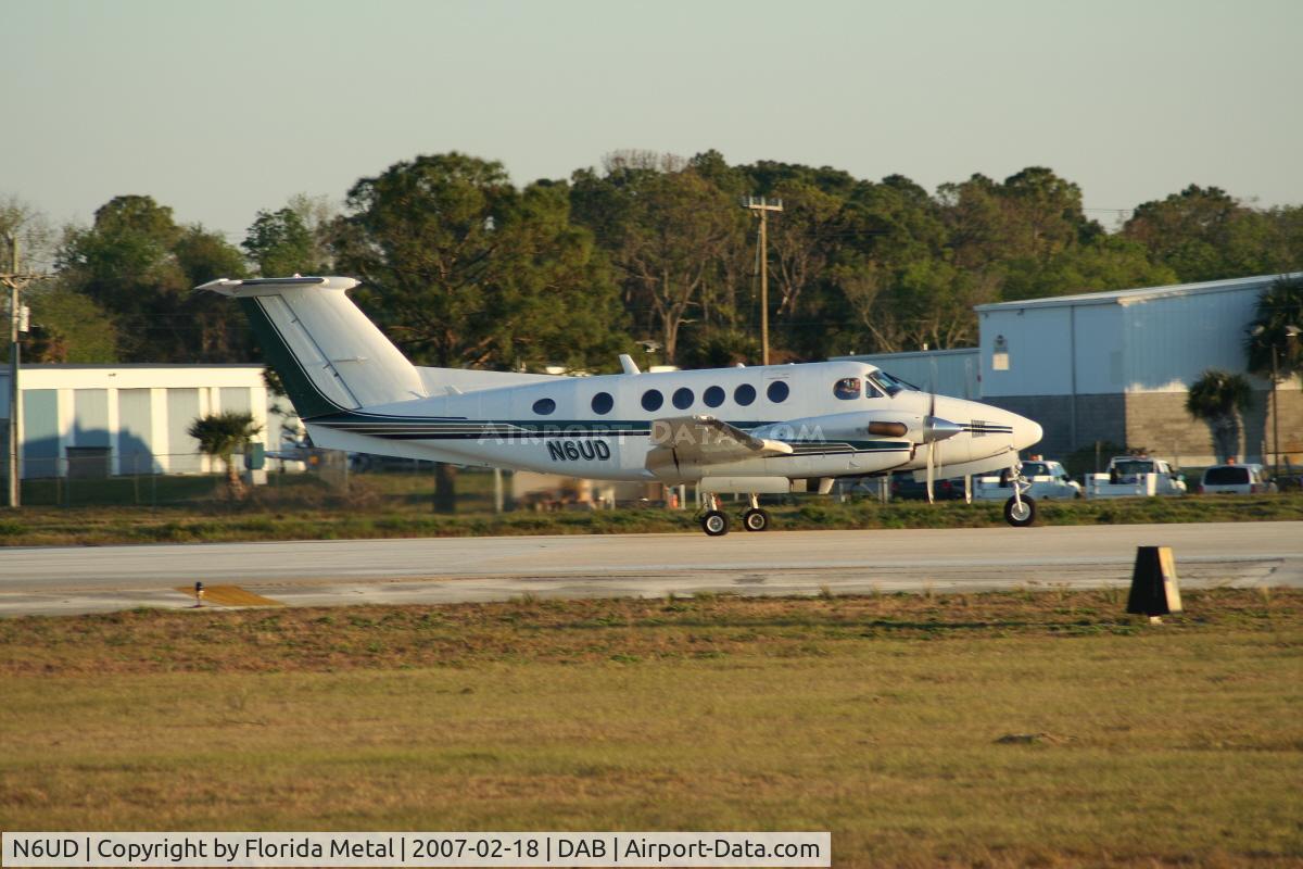 N6UD, 1982 Beech 200 C/N BB-1055, Braun