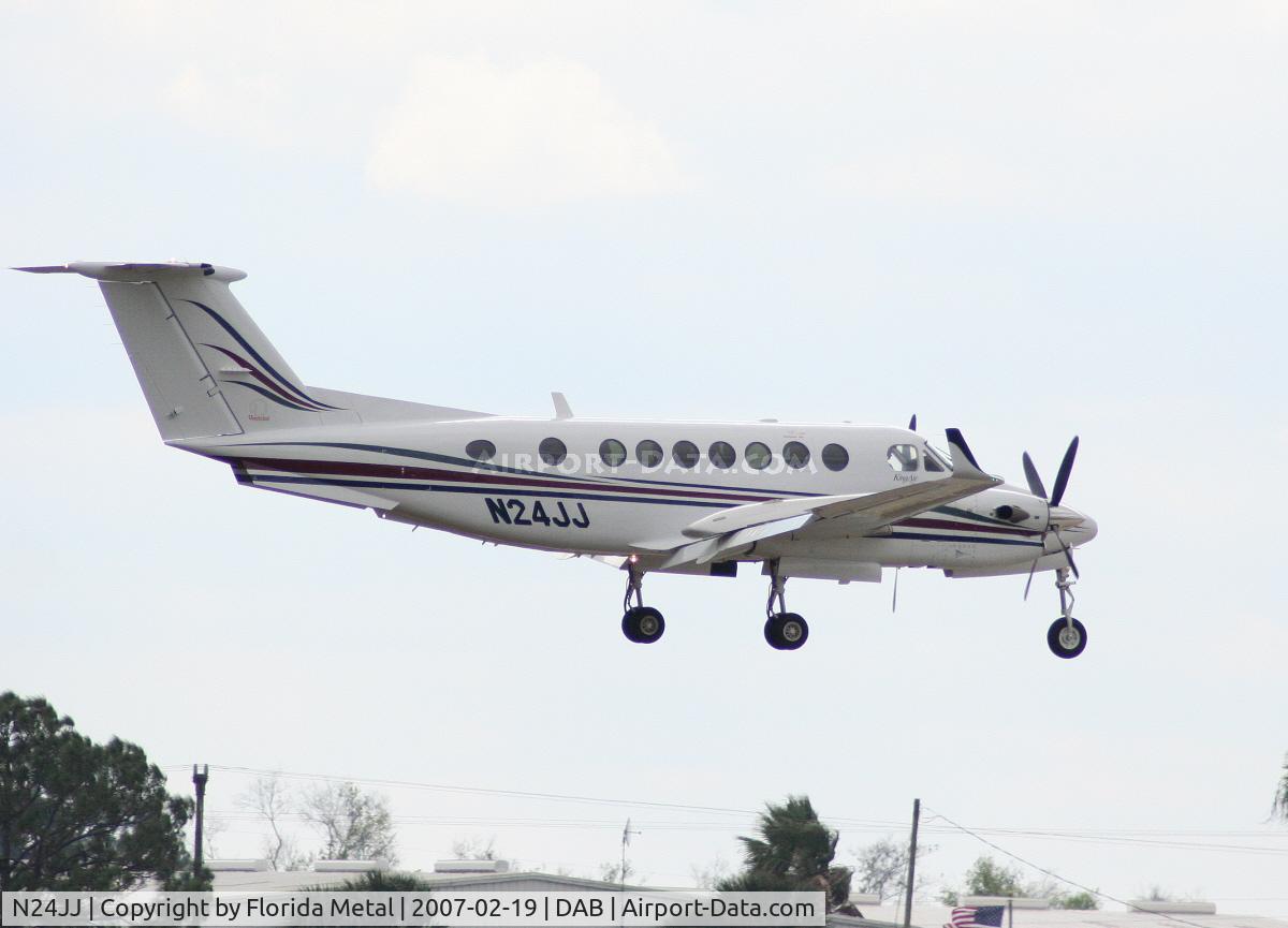 N24JJ, Raytheon Aircraft Company B300 C/N FL-433, Beech 300