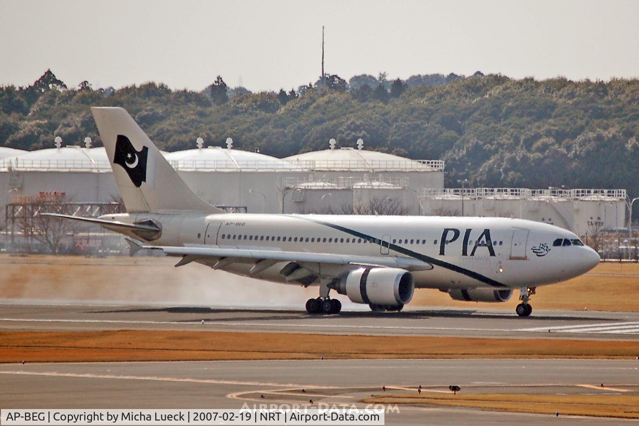 AP-BEG, 1992 Airbus A310-308 C/N 653, Touching down