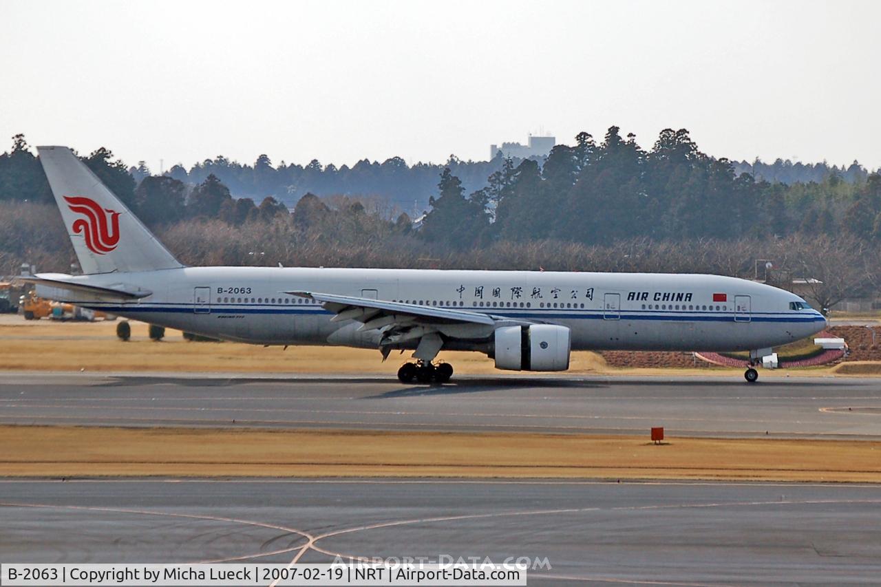B-2063, 1999 Boeing 777-2J6 C/N 29156, Just touched down, thrust reversers deployed