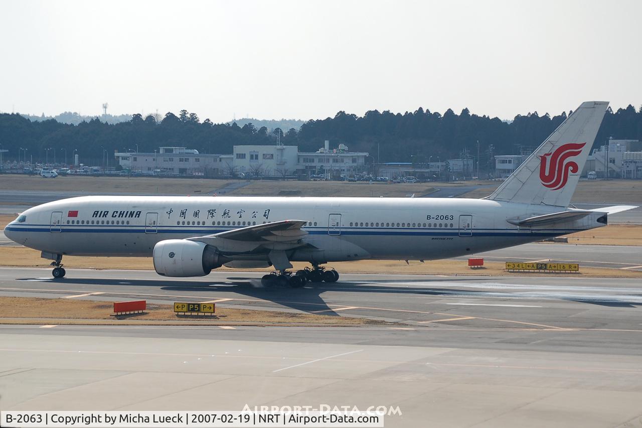 B-2063, 1999 Boeing 777-2J6 C/N 29156, Taxiing to the gate