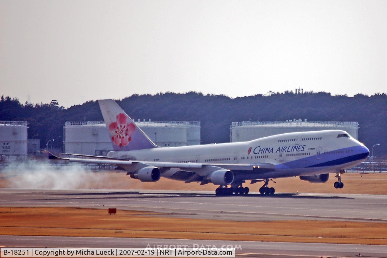 B-18251, 1995 Boeing 747-406 C/N 27965, Touching down