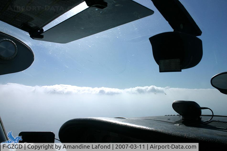 F-GZGD, Cessna TR182 Turbo Skylane RG Turbo Skylane RG C/N R182-00766, Au dessus de la couche...