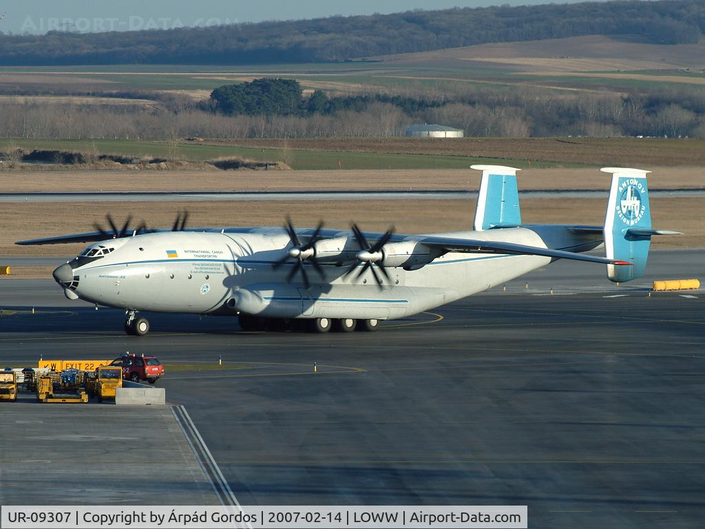 UR-09307, 1974 Antonov An-22A C/N 043481244, An-22 Antheus
